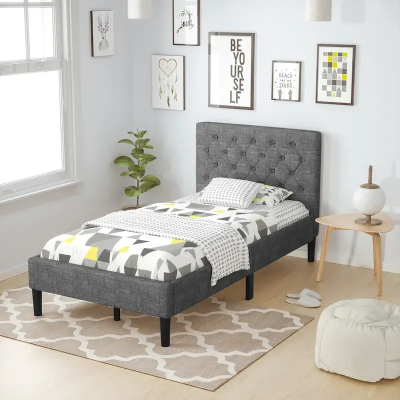 Cadre de lit simple rembourré avec tête de lit capitonnée en losanges en bois